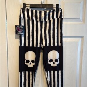 Too Fast Black and White Skull Leggings size Large